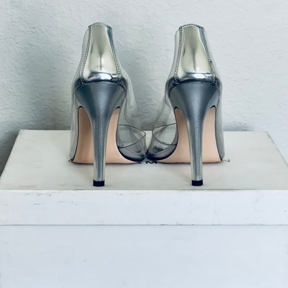 Good American Cinderella Clear Pump in Glass002 - Picture 3 of 6